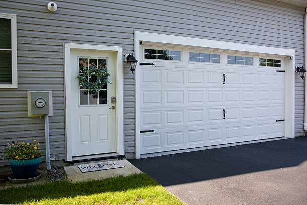 24/7 Emergency Garage Door Panel Replacement experts in Roan Mountain, TN
